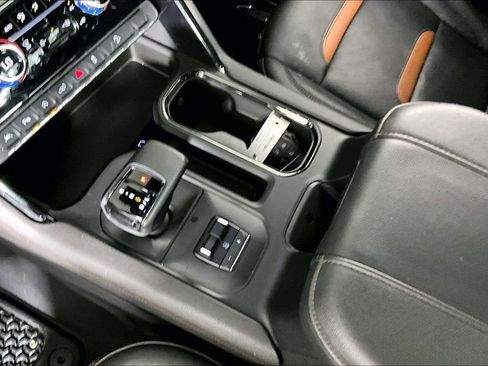 Used 2024 GMC Sierra 1500 AT4 w/ Technology Package image 18