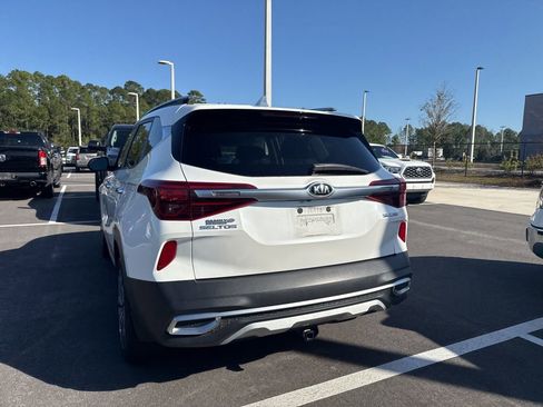 Used 2021 Kia Seltos SX w/ SX Sunroof Package image 3