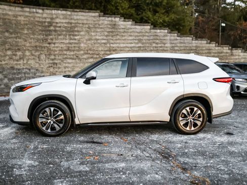 Certified 2023 Toyota Highlander XLE image 11