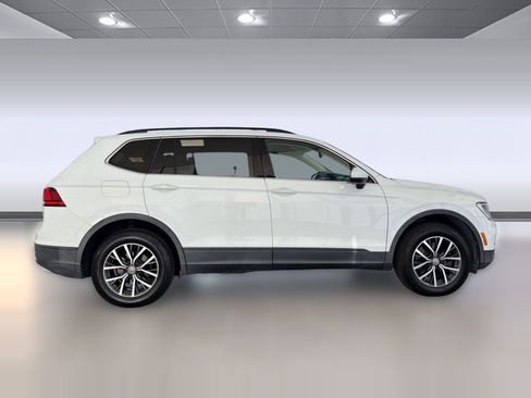 Used 2019 Volkswagen Tiguan SE w/ Panoramic Sunroof Package image 8