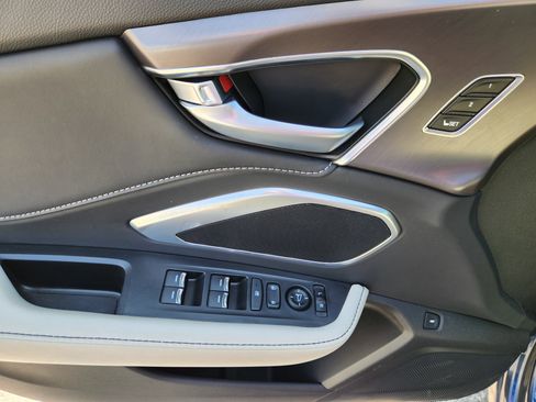 Used 2025 Acura RDX SH-AWD image 17
