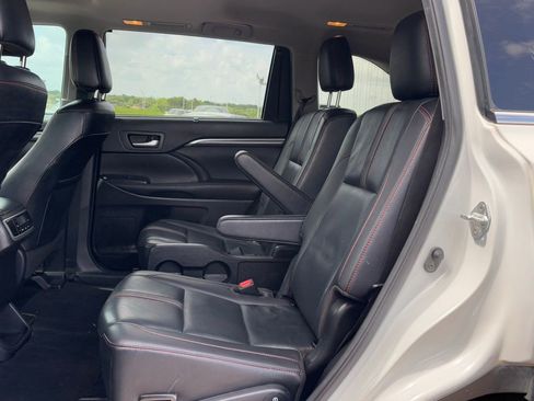 Used 2019 Toyota Highlander SE image 9