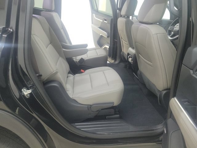Used 2026 GMC Acadia Elevation w/ Elevation Premium Package FWD image 16