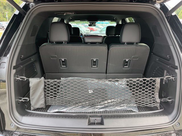 New 2027 Chevrolet Traverse RS w/ LPO, Floor Liner Package FWD image 6