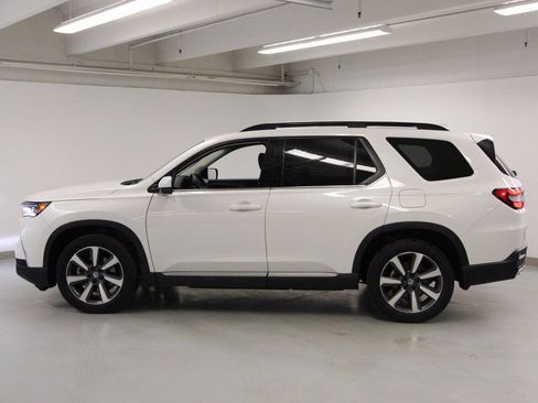 Used 2025 Honda Pilot Touring image 7