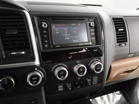 Used 2018 Toyota Sequoia Platinum image 19