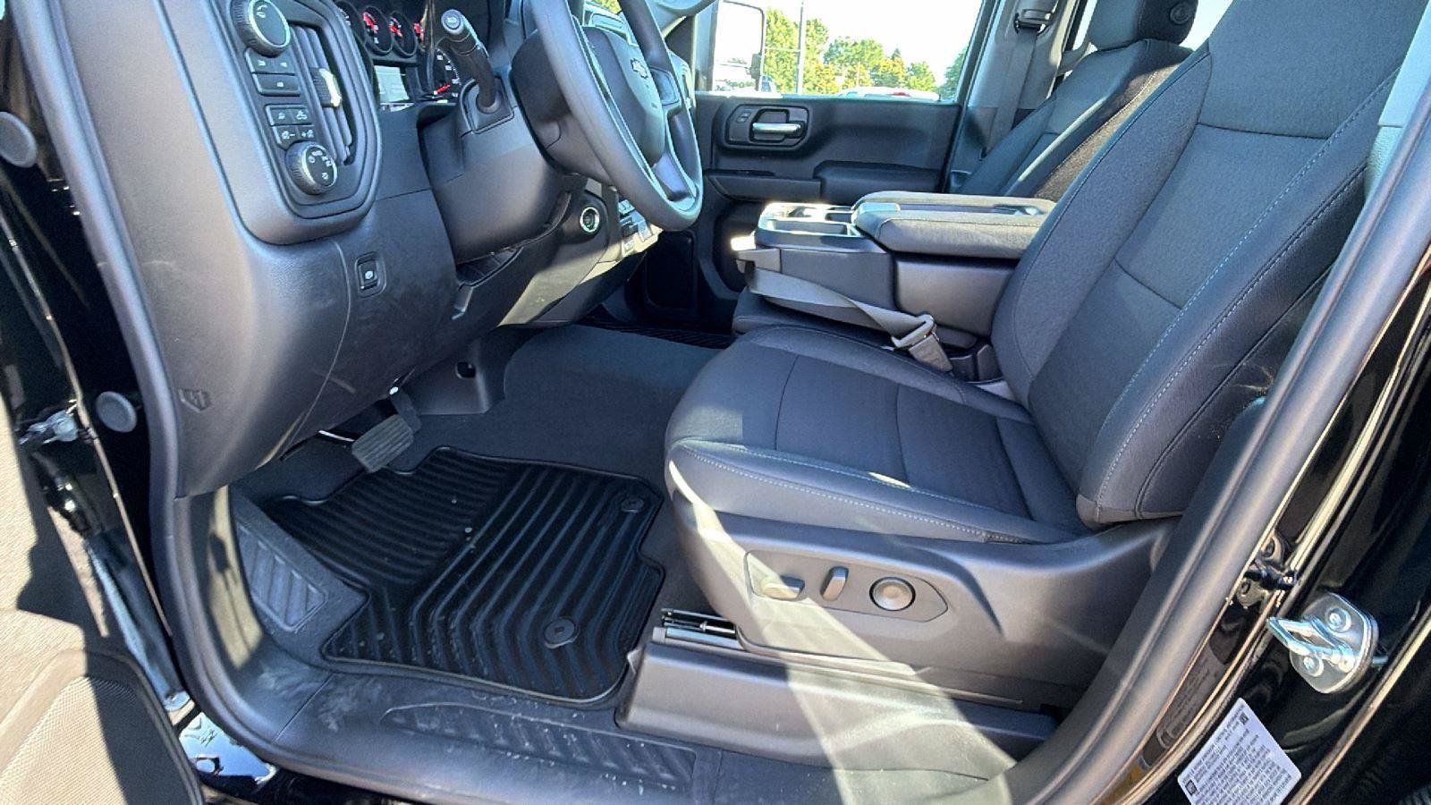 New 2026 Chevrolet Silverado 2500 Custom w/ Custom Value Package AWD/4WD image 17