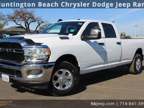 Used 2023 RAM 2500 Tradesman w/ Chrome Appearance Group image 8