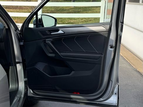 Used 2023 Volkswagen Tiguan SE image 38