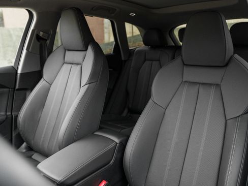 Certified 2025 Audi Q5 Premium Plus image 21