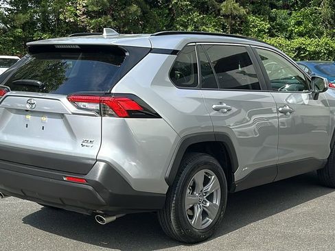 Used 2025 Toyota RAV4 XLE AWD/4WD image 4