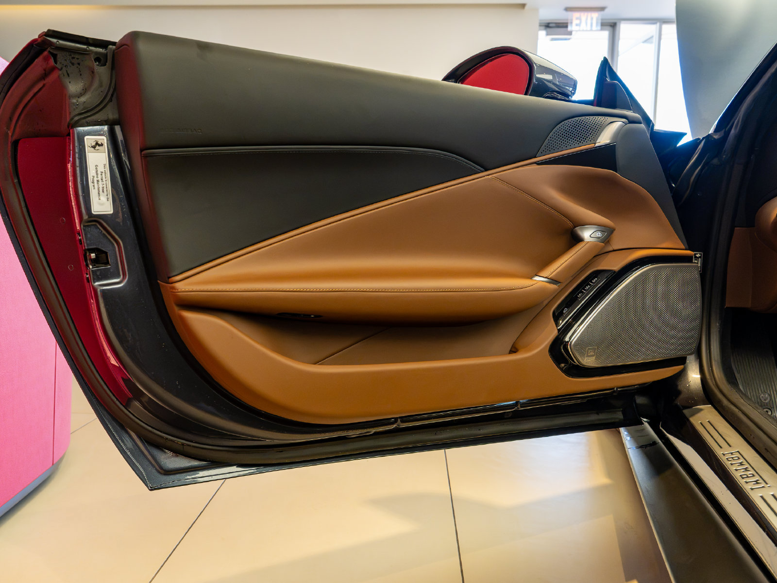 Used 2025 Ferrari Roma Spider RWD image 8