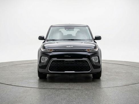 Used 2025 Kia Soul LX w/ LX Technology Package image 2