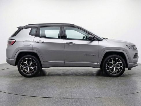 Used 2025 Jeep Compass Limited image 11
