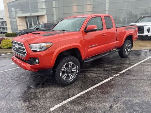 Used 2017 Toyota Tacoma TRD Sport w/ Tow Package (A/T) AWD/4WD image 6