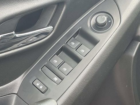 Used 2021 Chevrolet Trax LT w/ LT Convenience Package image 15