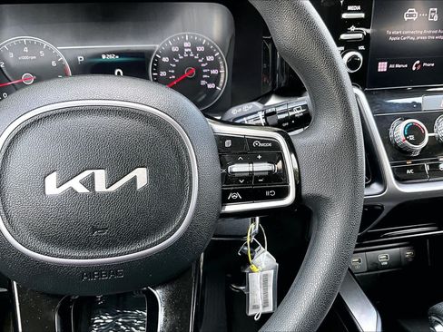 Used 2023 Kia Sorento LX FWD image 24