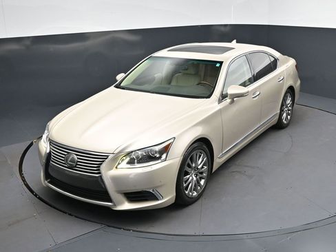 Used 2016 Lexus LS 460 w/ Comfort Package RWD image 27