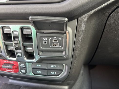 New 2025 Jeep Gladiator Rubicon image 46