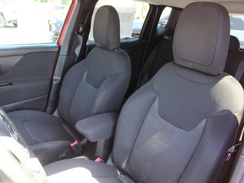 Used 2015 Jeep Renegade Latitude FWD image 51