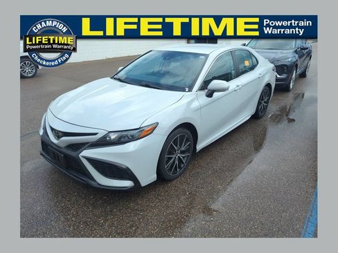 Used 2023 Toyota Camry SE FWD image 1
