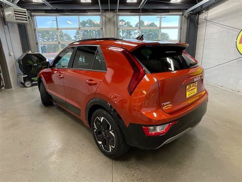 Used 2023 Kia Niro Wind w/ Wind Preserve Package FWD image 3