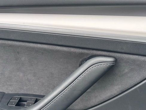 Used 2023 Tesla Model Y Long Range image 19