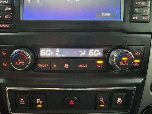 Used 2017 Nissan Titan PRO-4X w/ Pro-4x Convenience Package AWD/4WD image 30