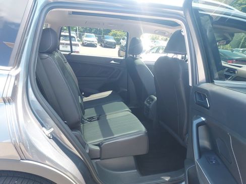 Used 2023 Volkswagen Tiguan SE w/ Panoramic Sunroof Package FWD image 30