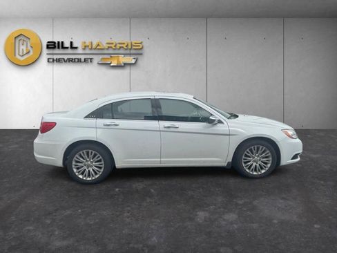 Used 2011 Chrysler 200 Limited image 4