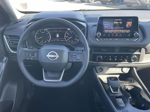 Used 2025 Nissan Rogue S image 11