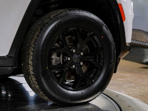 Used 2023 Jeep Grand Cherokee L Limited AWD/4WD image 60
