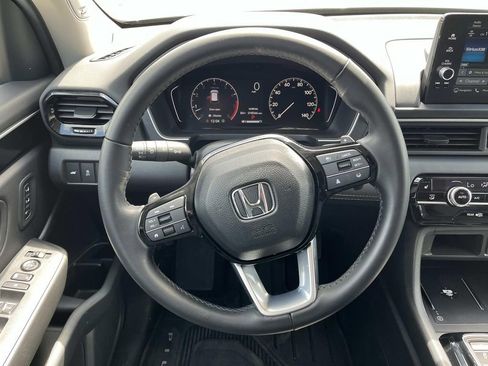 Used 2025 Honda Pilot Touring image 12