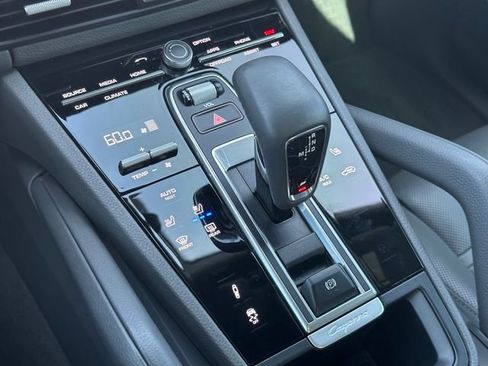 Used 2023 Porsche Cayenne Platinum Edition image 22