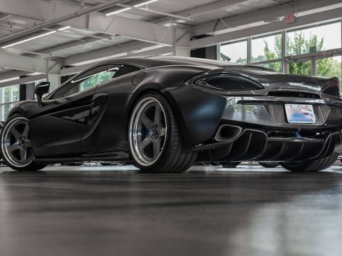 Used 2017 McLaren 570S RWD image 17