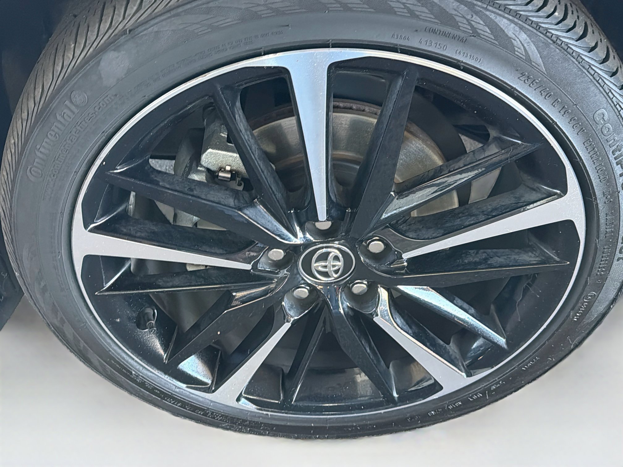 Used 2020 Toyota Camry XSE FWD image 11