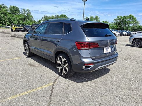 Used 2022 Volkswagen Taos SEL w/ Panoramic Sunroof Package AWD/4WD image 28