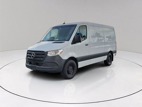 Used 2025 Mercedes-Benz Sprinter 2500 image 3