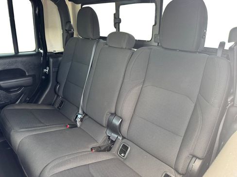 Used 2023 Jeep Gladiator Sport image 13