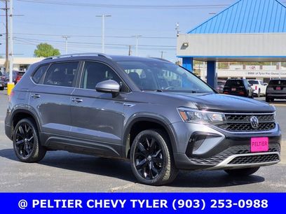 Used 2023 Volkswagen Taos SE w/ Black Wheel Package