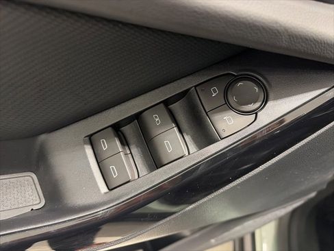 New 2026 Chevrolet Equinox LT w/ Convenience Package II image 9