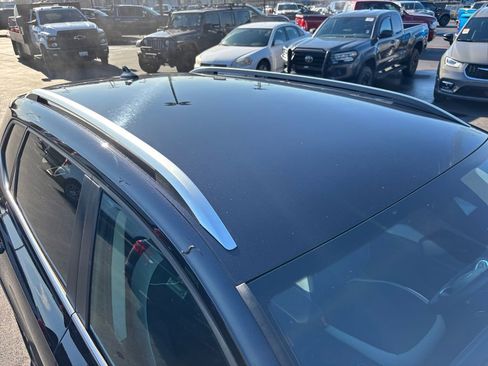 Used 2025 Volkswagen Taos SE image 29