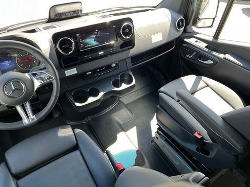 Used 2026 Mercedes-Benz Sprinter 2500 image 40