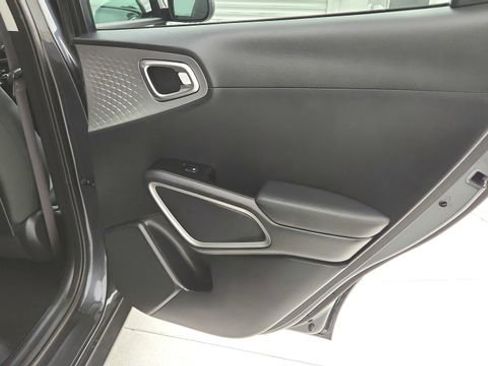 Used 2025 Kia Soul LX w/ LX Technology Package image 25