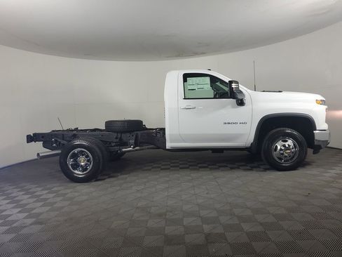 New 2026 Chevrolet Silverado 3500 LT w/ Convenience Package image 2