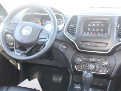 Used 2019 Jeep Cherokee Latitude Plus AWD/4WD image 24