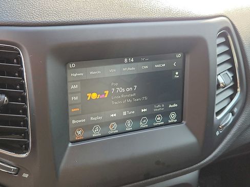 Used 2018 Jeep Compass Latitude w/ Popular Equipment Group AWD/4WD image 16
