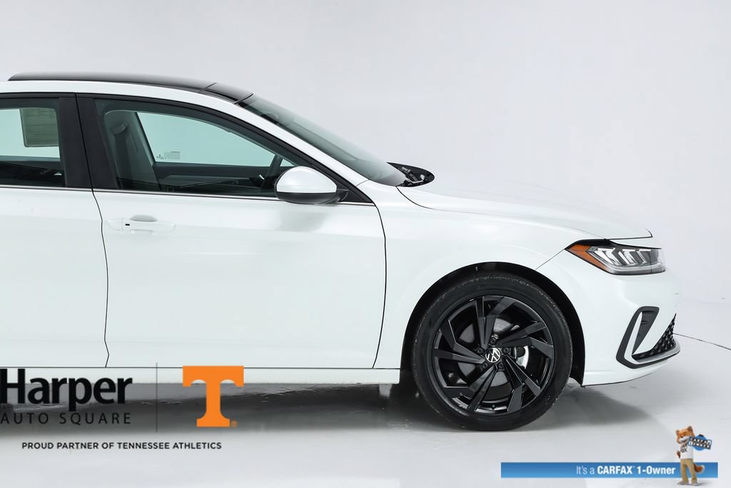 Used 2025 Volkswagen Jetta SE w/ Sunroof Package FWD image 12