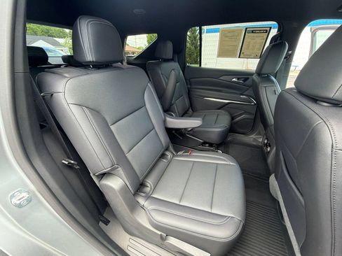 Used 2025 Chevrolet Traverse LT w/ Driver Confidence Package FWD image 28