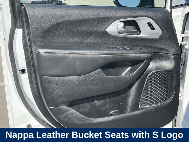 Used 2025 Chrysler Pacifica Limited FWD image 17